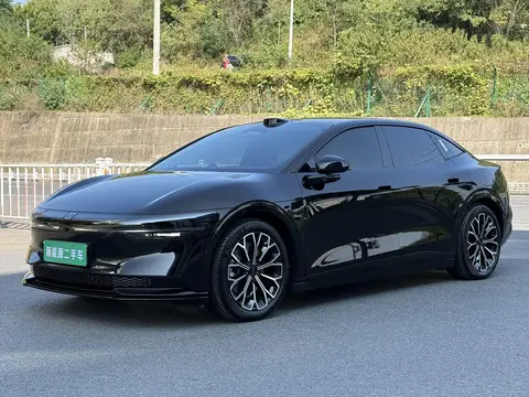 ZEEKR 007 2025
