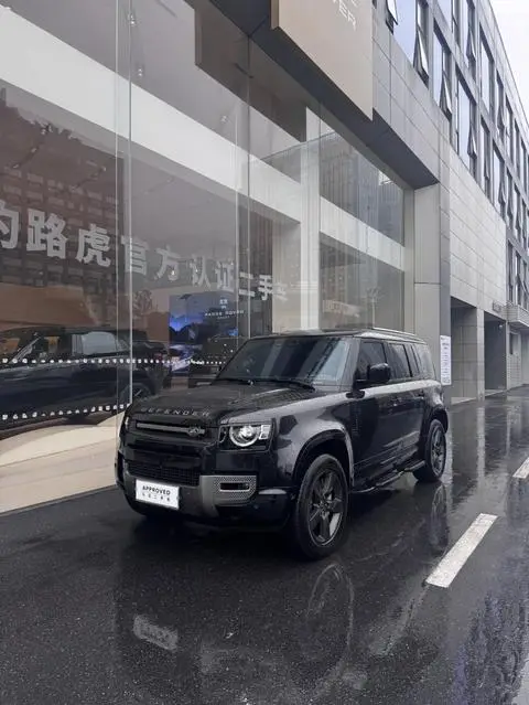 Land Rover Defender 2024