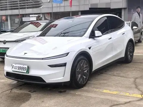 Tesla Model Y L 2026