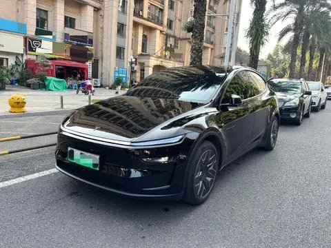 Tesla Model Y L 2026