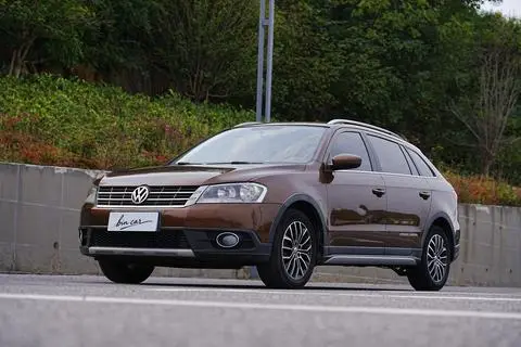 Volkswagen Cross Lavida 2014
