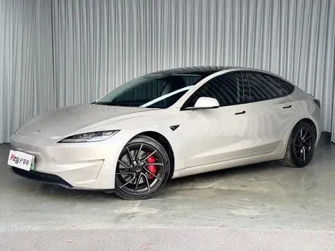 Tesla Model 3 2024