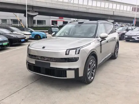 Lynk & Co 900 2025