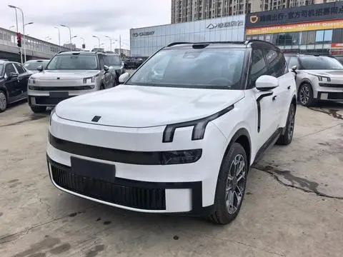 Lynk & Co 900 2025