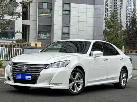 Toyota Crown 2015