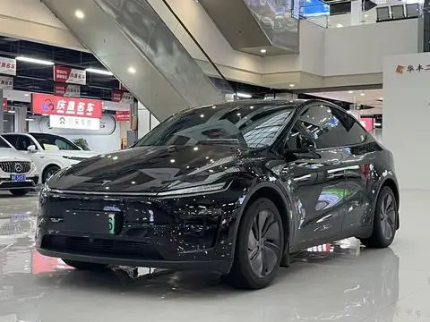 Tesla Model Y 2025