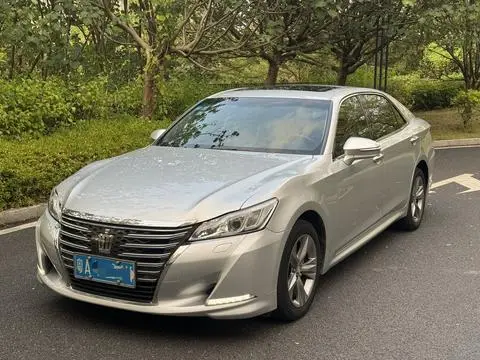 Toyota Crown 2015
