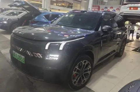 Lynk & Co 900 2025
