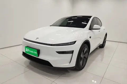 Tesla Model Y 2025