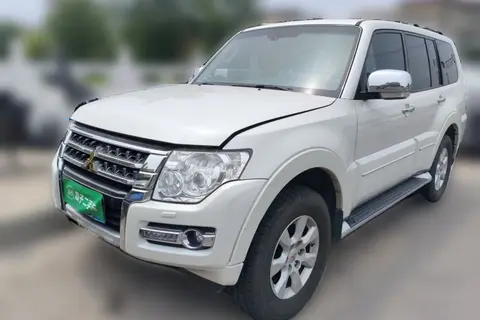 Mitsubishi Pajero 2016