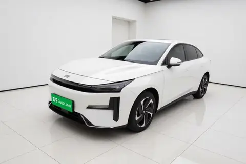Geely L6 2024
