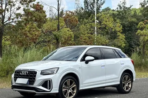 Audi Q2L 2023