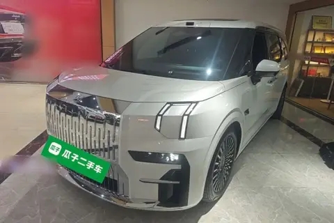 ZEEKR 009 2024