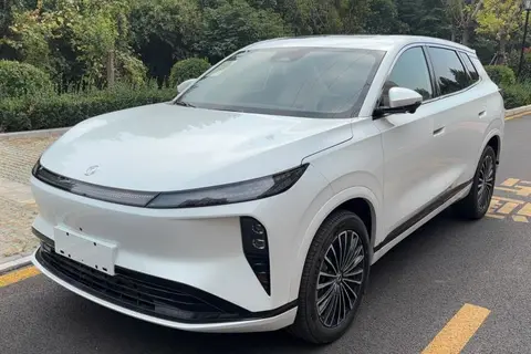 Dongfeng L8 2025