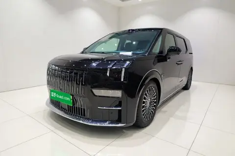 ZEEKR 009 2025