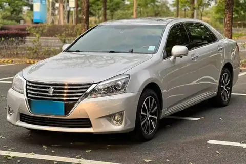 Toyota Crown 2014