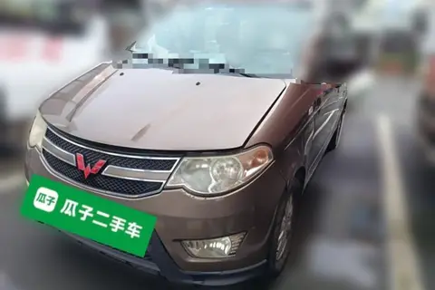 Wuling Hongguang 2015