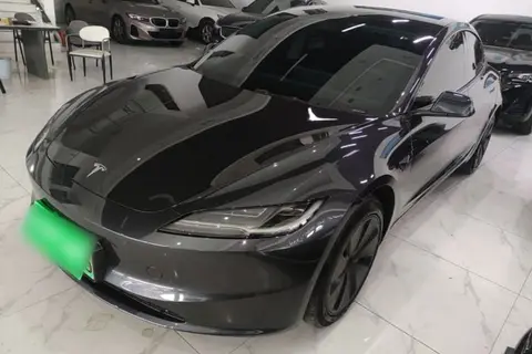Tesla Model 3 2024