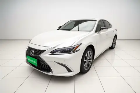 Lexus ES 2019