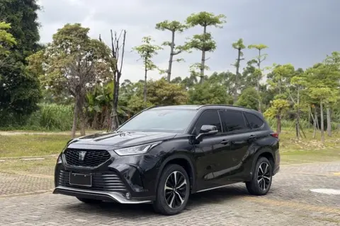 Toyota Crown Kluger 2023