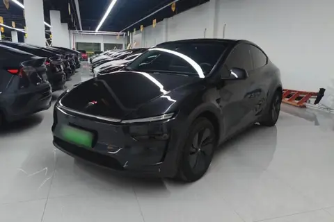 Tesla Model Y 2025