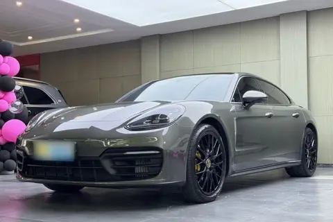 Porsche Panamera 2023