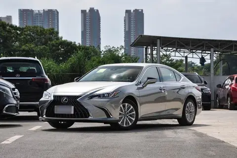 Lexus ES 2022
