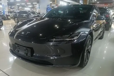 Tesla Model 3 2025