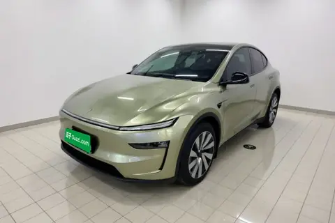 Tesla Model Y 2025