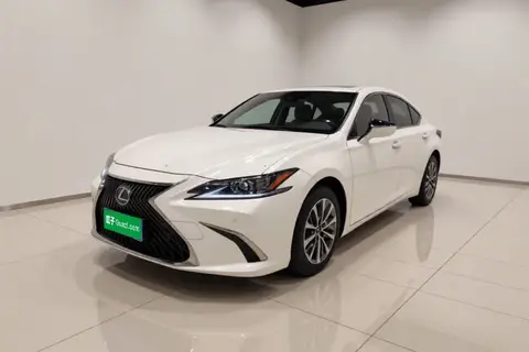 Lexus ES 2024