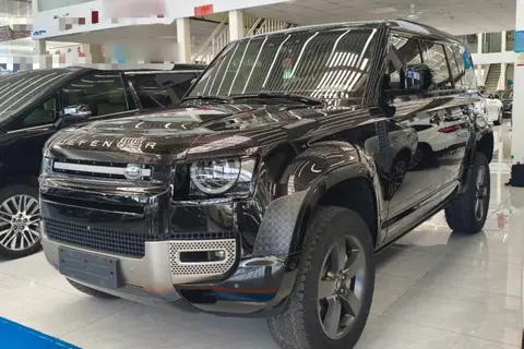 Land Rover Defender 2024