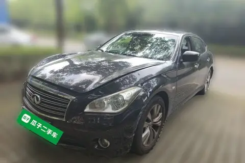 Infiniti Q70 2014