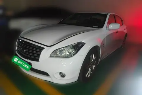 Infiniti Q70 2014