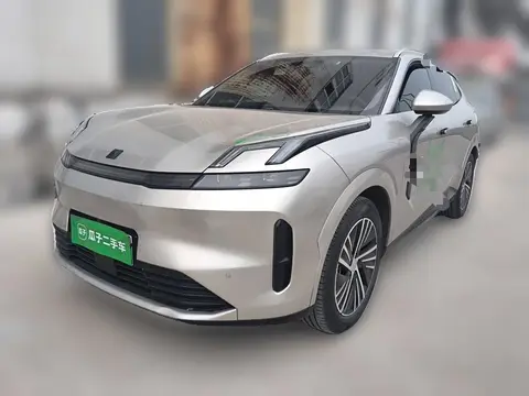 Lynk & Co 08 EM-P 2023
