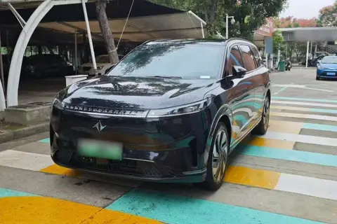 Dongfeng eπ 008 2025