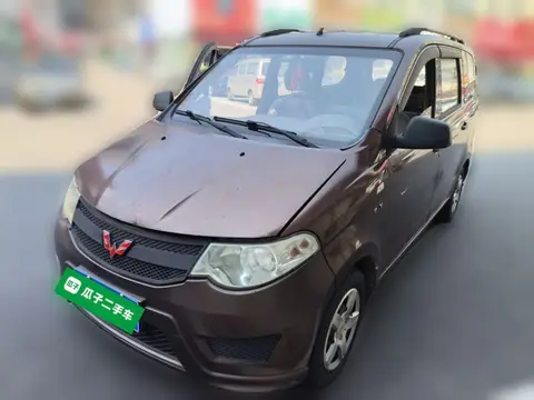 Wuling Hongguang 2015