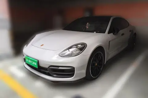 Porsche Panamera 2021