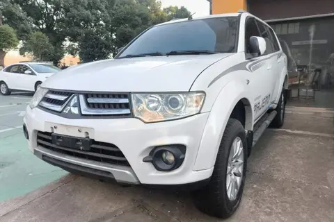 Mitsubishi Pajero Sport 2016