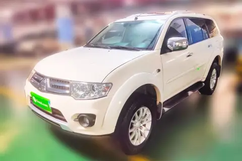 Mitsubishi Pajero Sport 2014