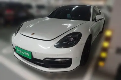 Porsche Panamera 2021