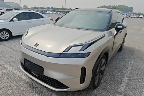 Lynk & Co 08 EM-P 2024