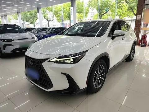 Lexus NX 2022