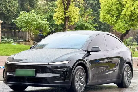 Tesla Model Y L 2025