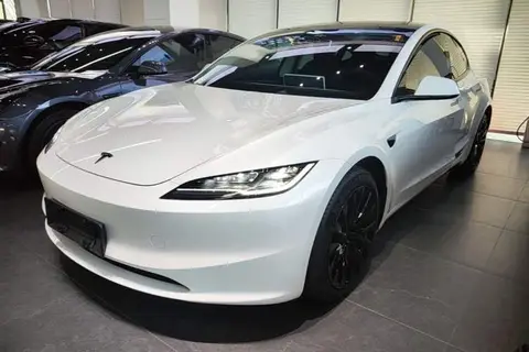 Tesla Model 3 2024