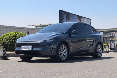 Tesla Model Y L 2025
