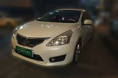 Nissan Tiida 2013