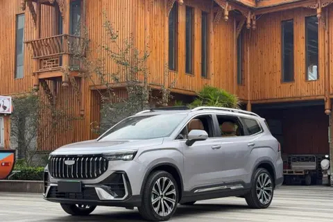 Geely Okavango 2025