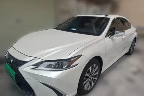 Lexus ES 2023