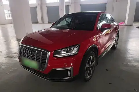 Audi Q2L e-tron 2019