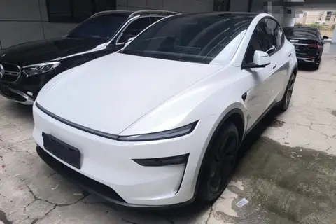 Tesla Model Y 2025